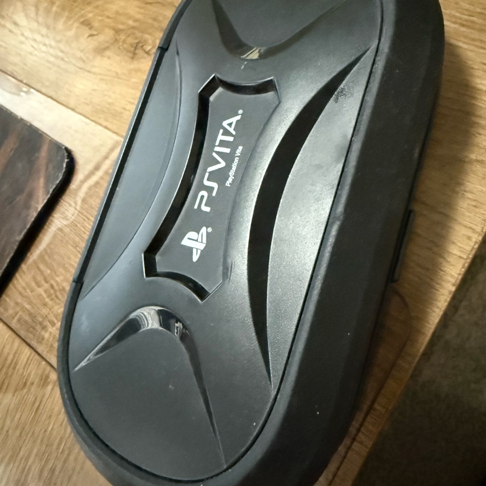 Sony PlayStation Vita with Black Finish - Picture 4 of 4